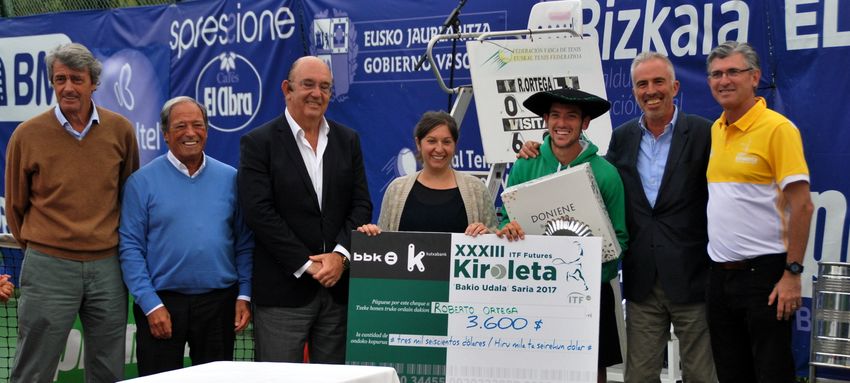 ROBERTO ORTEGAK IRABAZI DU OPEN KIROLETAKO TXAPELA 2 roberto ortega campeon Open kiroleta 2017