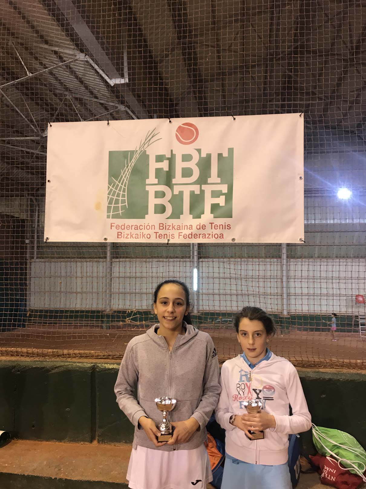 Azkeneko Koadroak eta Argazkiak - Luis Alberic Oroitza-Txostena 20 Alev fem azul