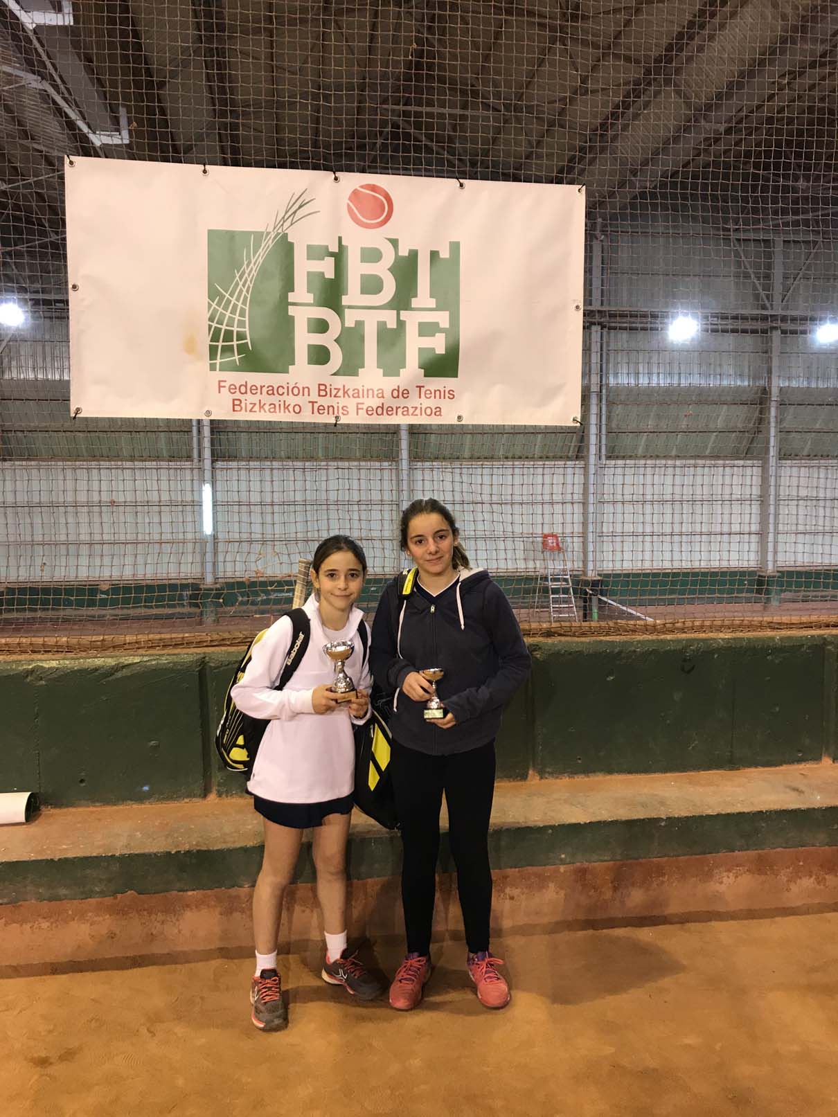 Azkeneko Koadroak eta Argazkiak - Luis Alberic Oroitza-Txostena 18 Alevin fem rojo