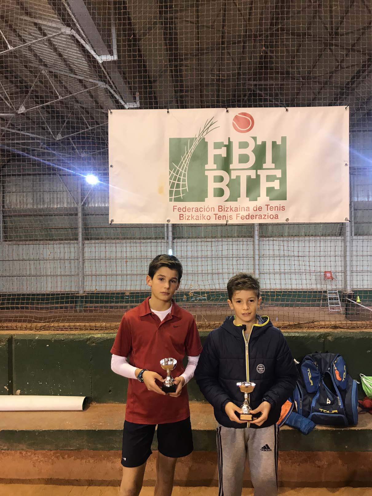 Azkeneko Koadroak eta Argazkiak - Luis Alberic Oroitza-Txostena 19 Alevin masc azul