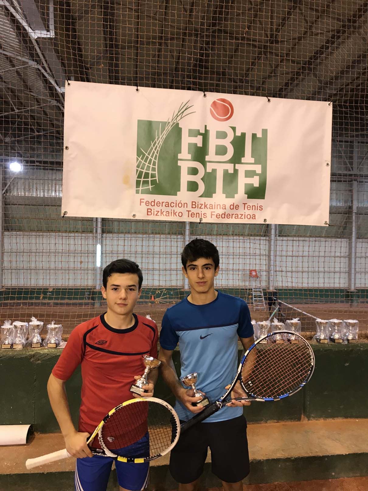 Azkeneko Koadroak eta Argazkiak - Luis Alberic Oroitza-Txostena 25 Inf masc rojo