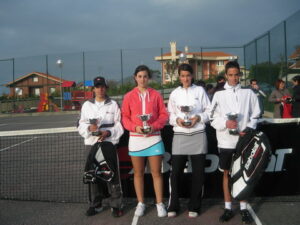 CAMPEONATO BIZKAIA CADETE 9559 Campeonato Vizcaya Cadete. Izq a Dhca Ramón Abaitua (subcampeón), Naroa Sampedro (Subcampeona), Leire Mtnez. (Campeona); Endika Sánchez (Campeón)